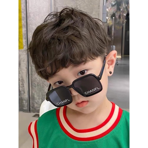 Kính vuông hot hit cho bé