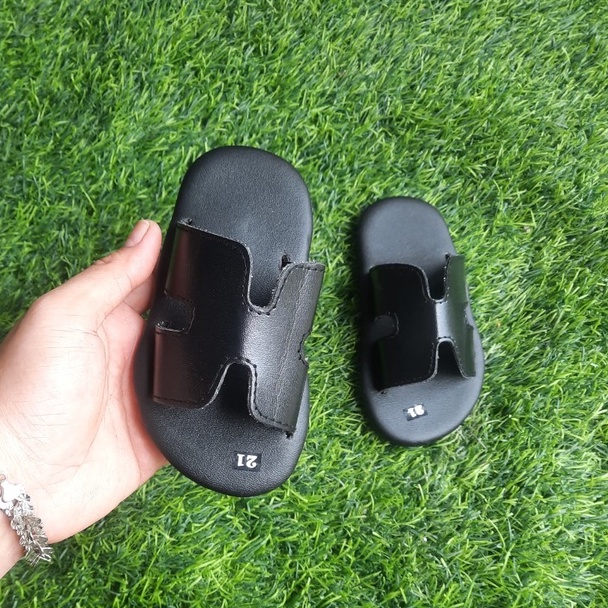 Dép quai ngang kiểu dáng sành điệu cho bé tăng thêm 1 size cho bé nhé các mom