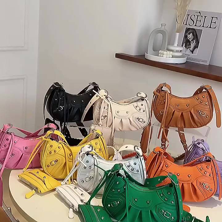 Túi xách nữ Đeo Chéo Vai Gấp đi chơi Gọn Gắn Đinh Tán Phong Cách Âu Mỹ Cổ Điển Thời Trang Nữ FT7099 2022 | BigBuy360 - bigbuy360.vn