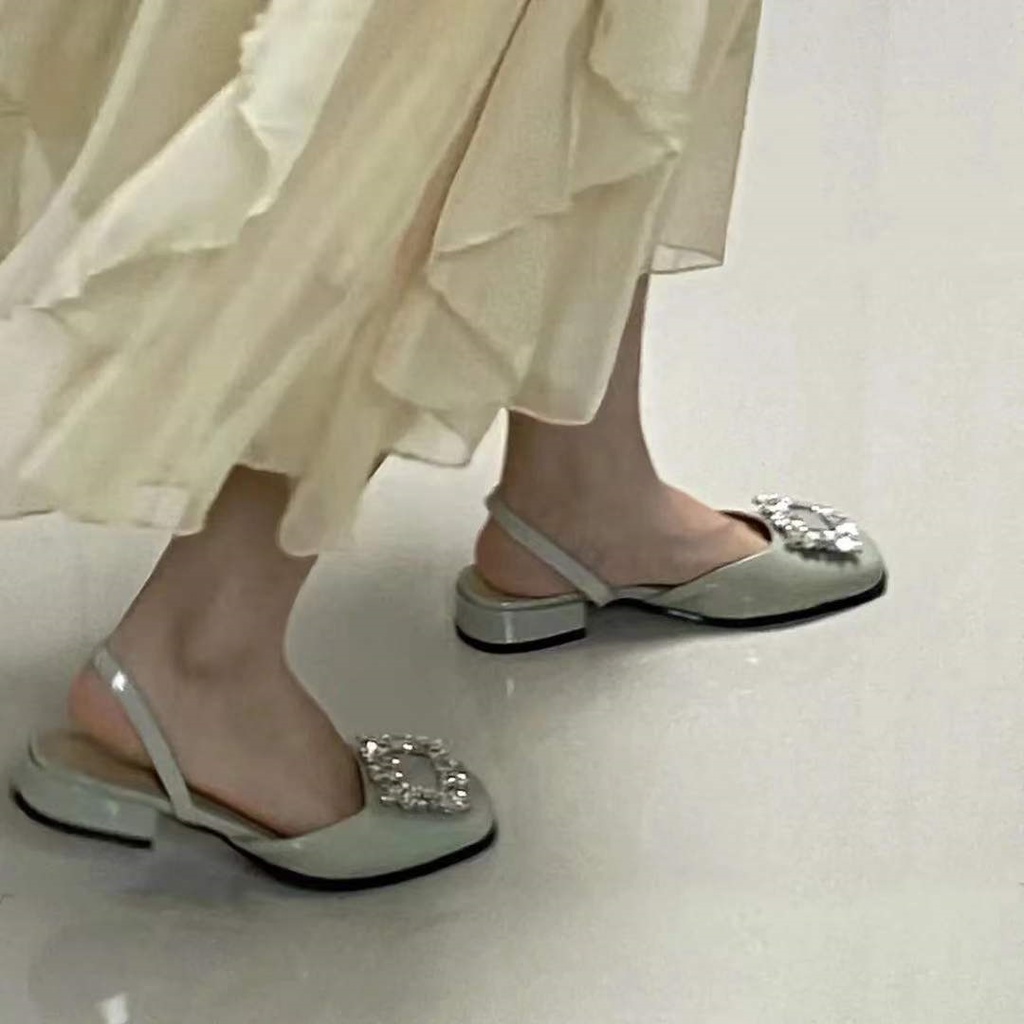 Giày Sandal Bít Mũi Bằng Da Bóng Đính Đá Phối Khóa Vuông Thời Trang 2022 Cho Nữ