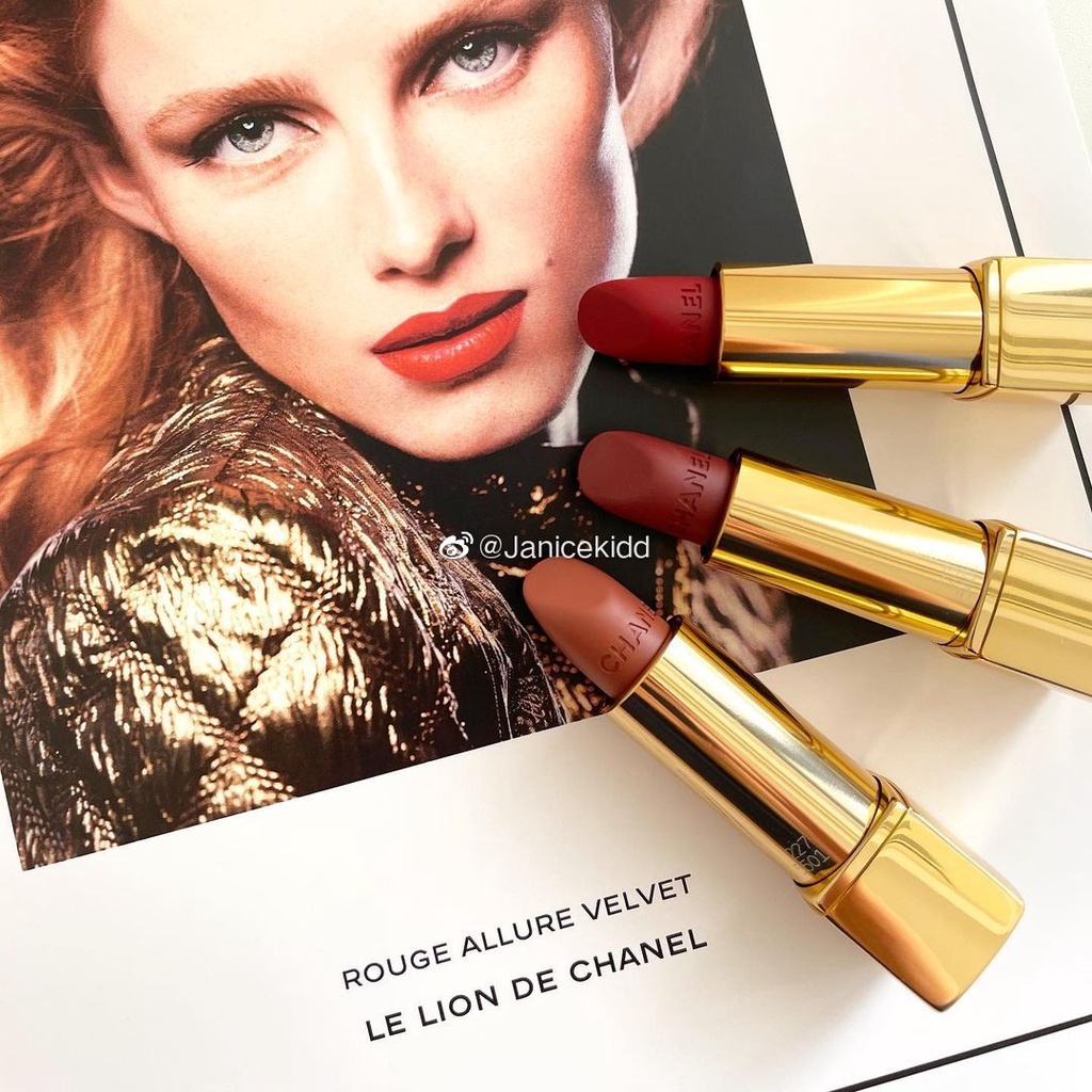 Son Môi Nhung Lì Thiết Kế Hình Đầu Sư Tử Ấn Tượng