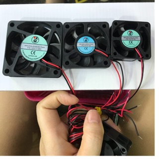 Quạt 12v loại nhỏ 4x4x2cm