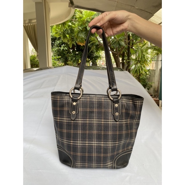 Túi chuẩn si. Túi qua sử dụng. Khách vui lòng xem hình nếu muốn biết thêm thông tin sản phẩm mời khách vô chat . Thanks.