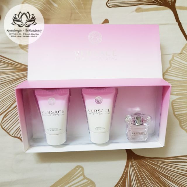 Gift set Nước hoa mini + Lotion + Sữa tắm Versace Bright Crystal.