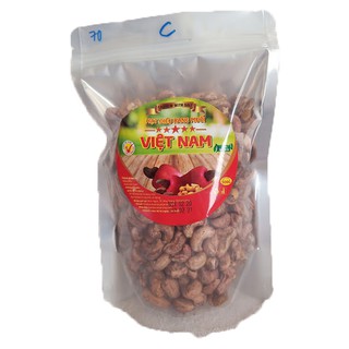 Hạt điều rang muối bị 500 gram hạt nguyên loại C, khoảng 70 hạt/100 gram