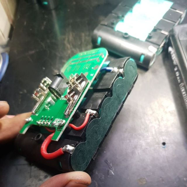 Pin thay thế cho makita 18v.