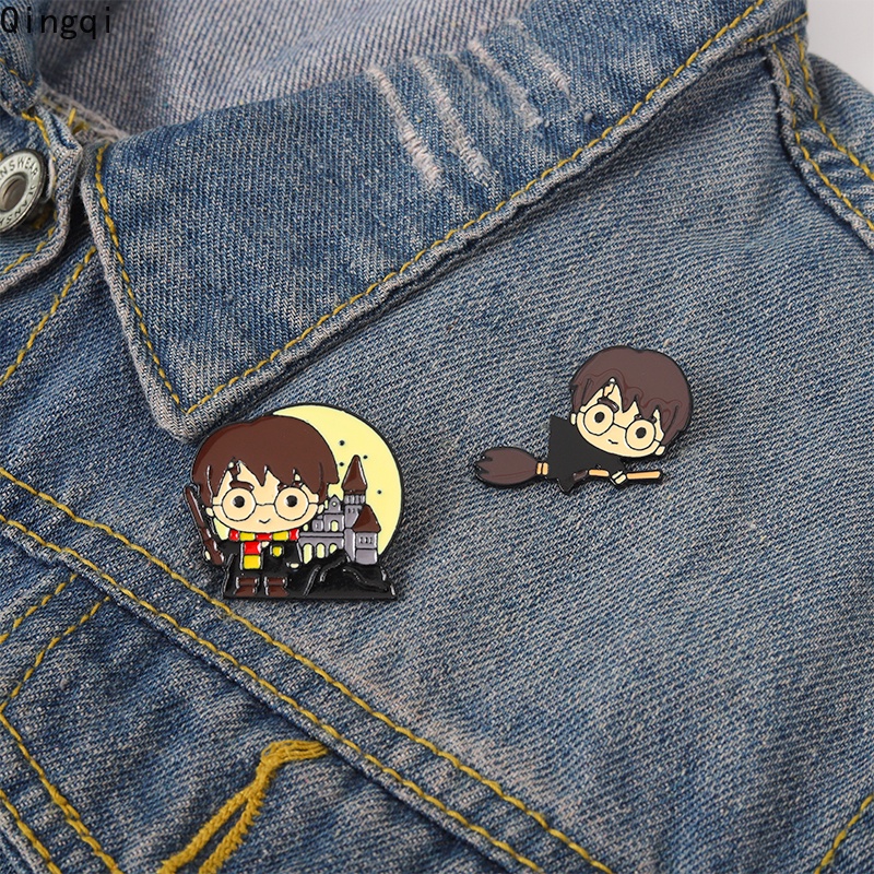 Ghim cài áo Miss Zoe phong cách trường học hoạt hình harry potter vui nhộn cho bé