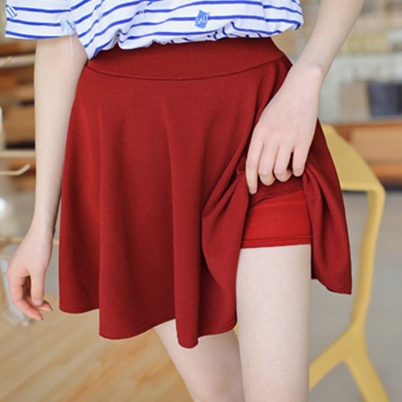 Váy ngắn xếp li đáng yêu