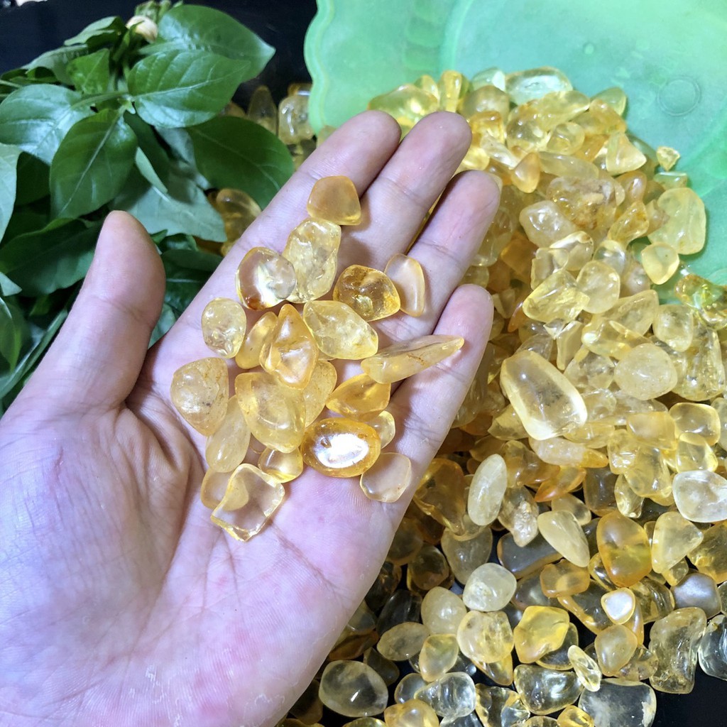 100G ĐÁ VỤN MÀU VÀNG PHONG THỦY  .