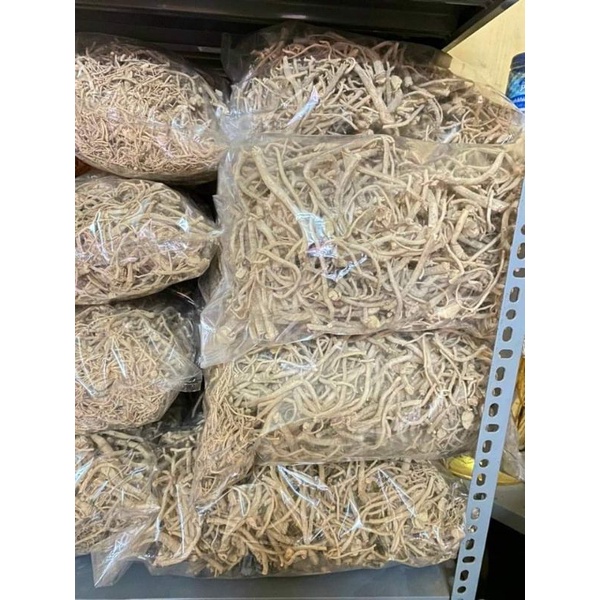 Rễ Đinh Lăng phơi khô hàng chuẩn.nguyên chất  (Giá 1kg)