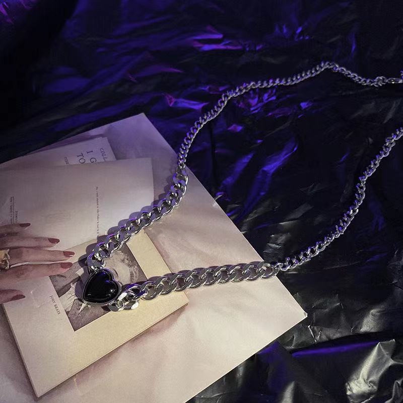 Vòng cổ mặt trái tim đen phong cách hip hop thời trang