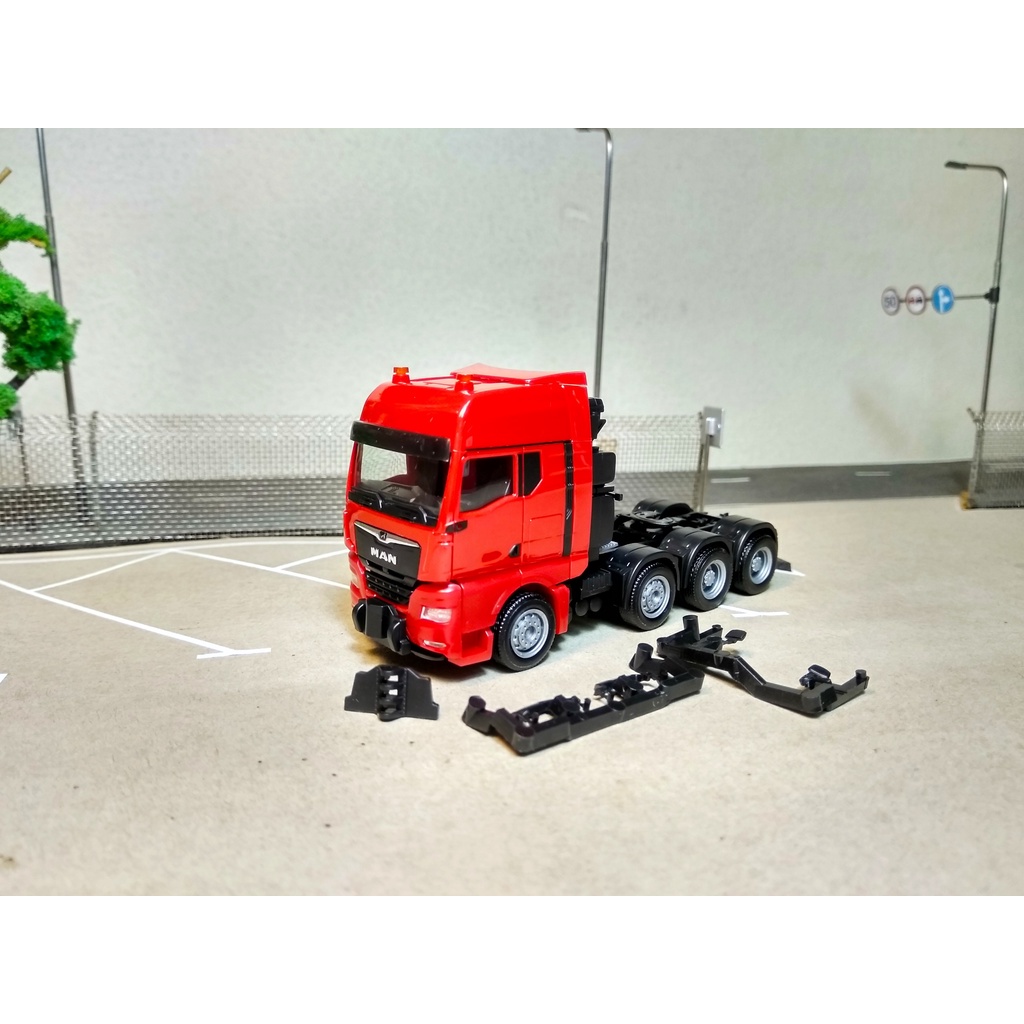 Mô hình xe tải 1:87 Herpa Man TGX GX 8x4