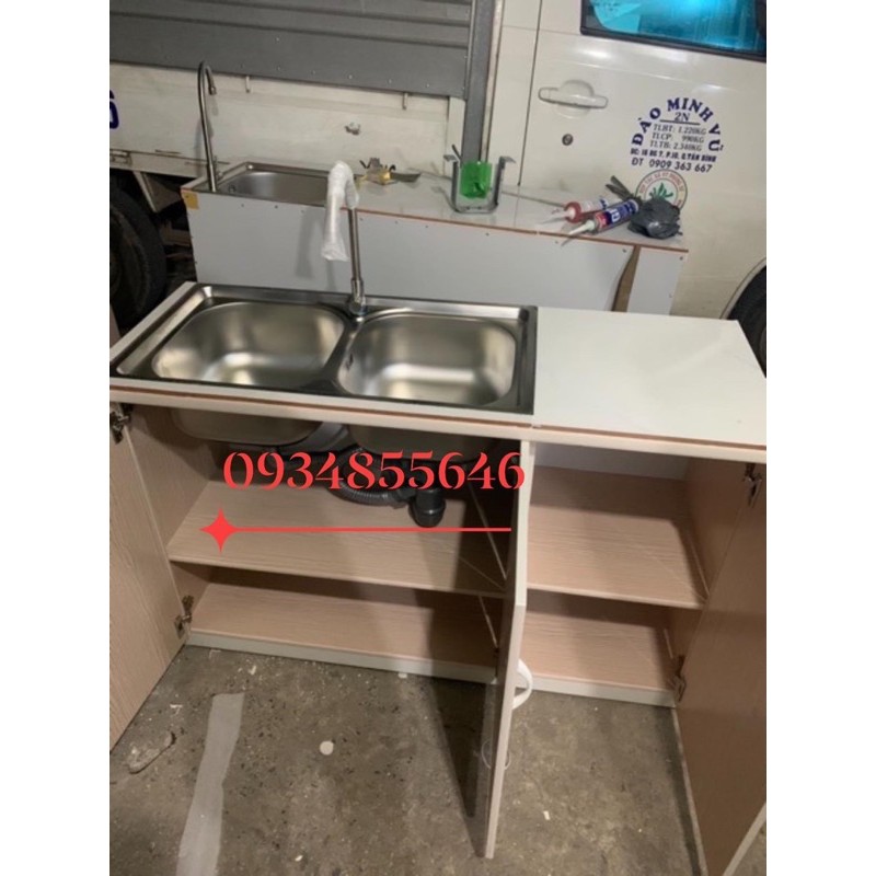 Tủ bếp nhựa đài loan có bồn và mặt dán gạch 124x80 vân gỗ(TPHCM)- | BigBuy360 - bigbuy360.vn