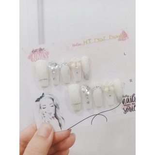Nails box , Móng up thiết kế màu trắng sang chảnh
