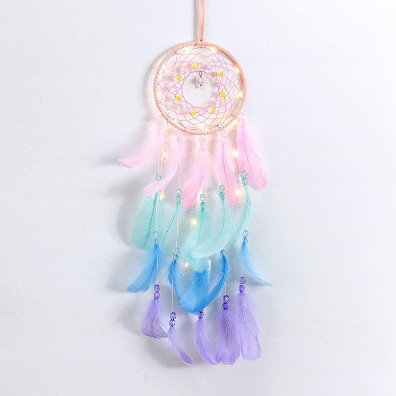 Dreamcatcher -Lưới giấc mơ kèm lông vũ tinh tế giúp không gian trở nên đẹp hơn gồm có đèn vs không có đèn