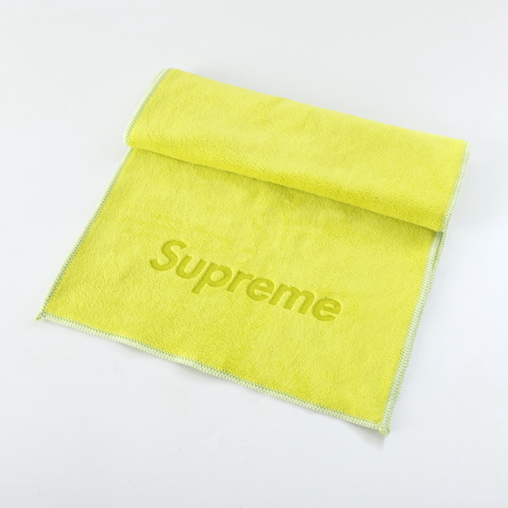 Khăn tập thể thao SUPREME cao cấp  mềm mại và thấm hút mồ hôi cực tốt.
