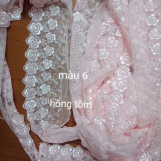 Ren chân hoa trang trí váy .