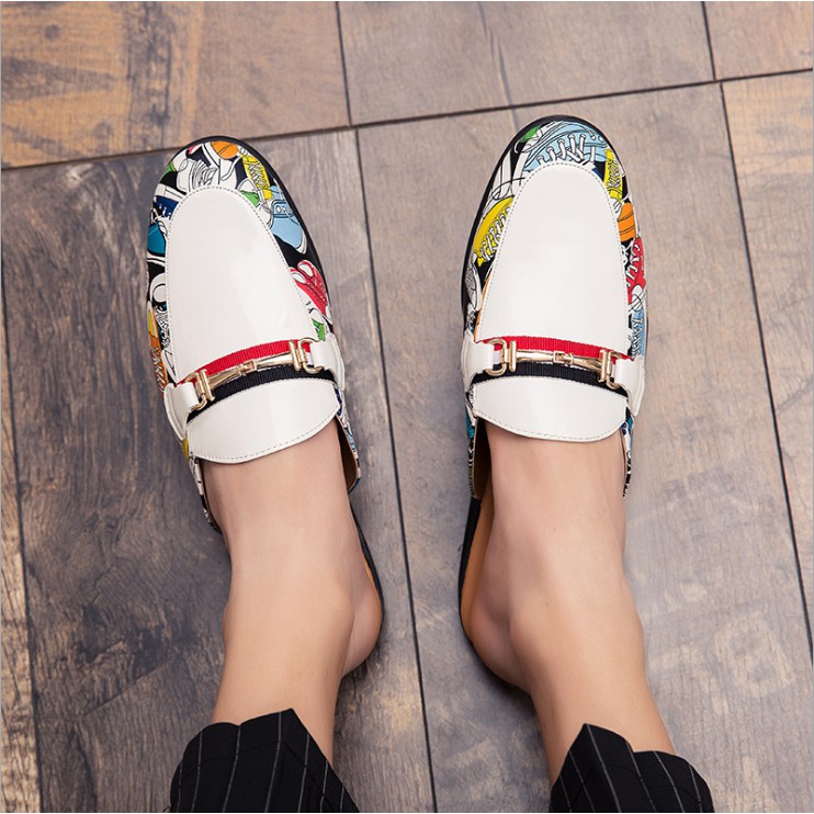 Giày sục trắng in họa tiết 3D nổi bật | chế độ bảo hành lên tới 12 tháng. | BigBuy360 - bigbuy360.vn