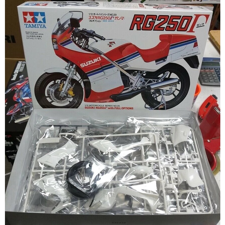 MÔ HÌNH XE MÔ TÔ 1/12 SUZUKI RG250 W/FULL OPTIONS KT14029 Tamiya