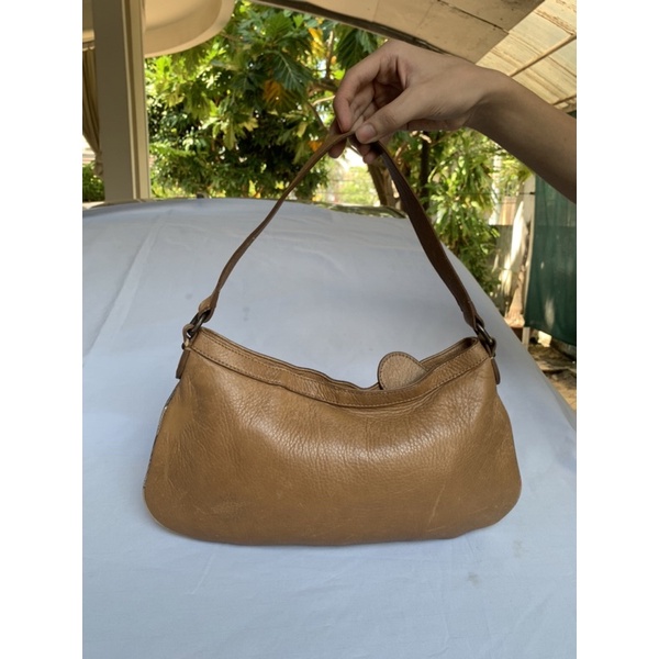 Túi chuẩn si. Túi qua sử dụng. Khách vui lòng xem hình nếu muốn biết thêm thông tin sản phẩm mời khách vô chat . Thanks.