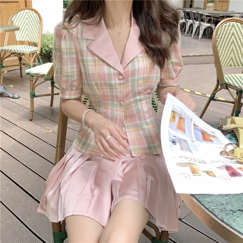 Set áo sơ mi tay ngắn hồng cổ V có cúc áo sọc + váy hồng ngắn xếp li hồng ulzzang