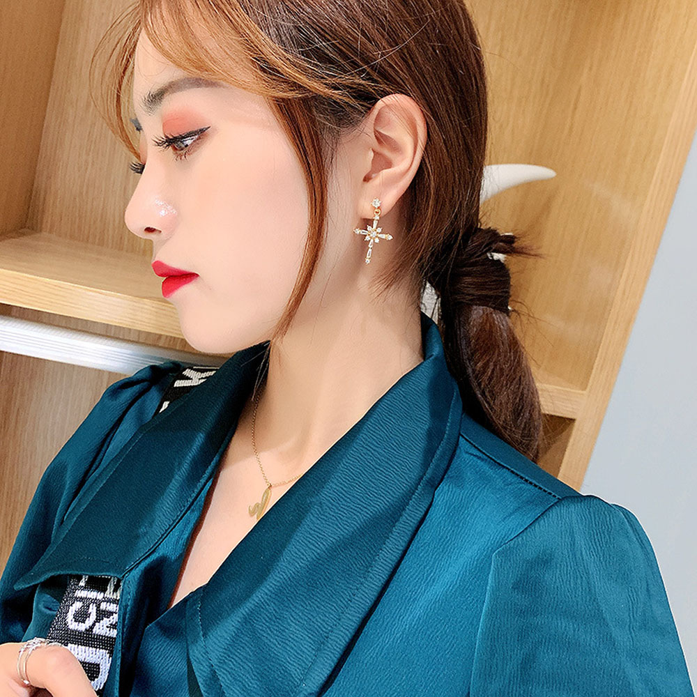 Bông Tai Nữ Đính Đá Phong Cách Tối Giản