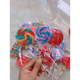 Kẹo mút cầu vòng hgntd