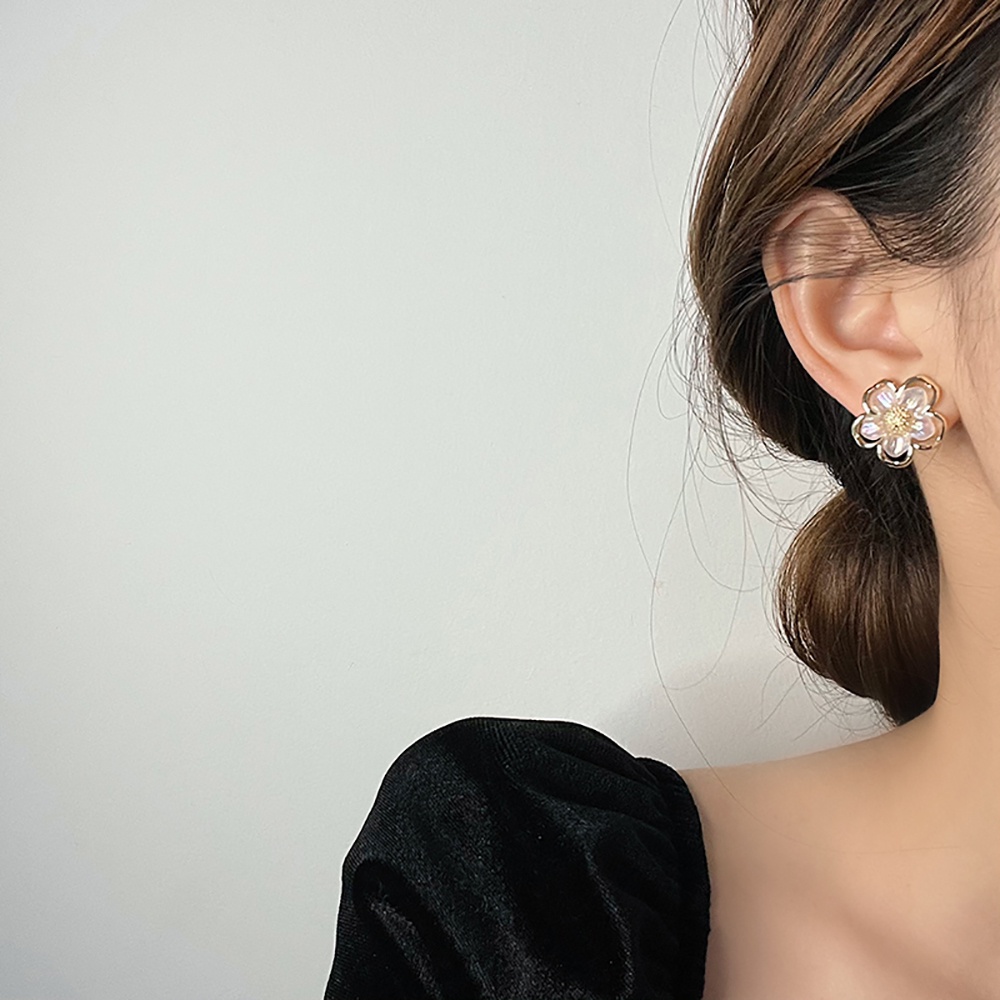 Khuyên Tai Hình Hoa Bằng Kim Loại Phong Cách Hàn Quốc Dễ Thương Cho Nữ