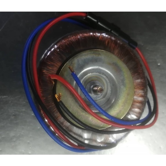 Biến Áp Xuyến Tự Ngẫu. Điện Áp Vào 220V Điện Áp Ra 110V. Có Cầu Chì Bảo Vệ