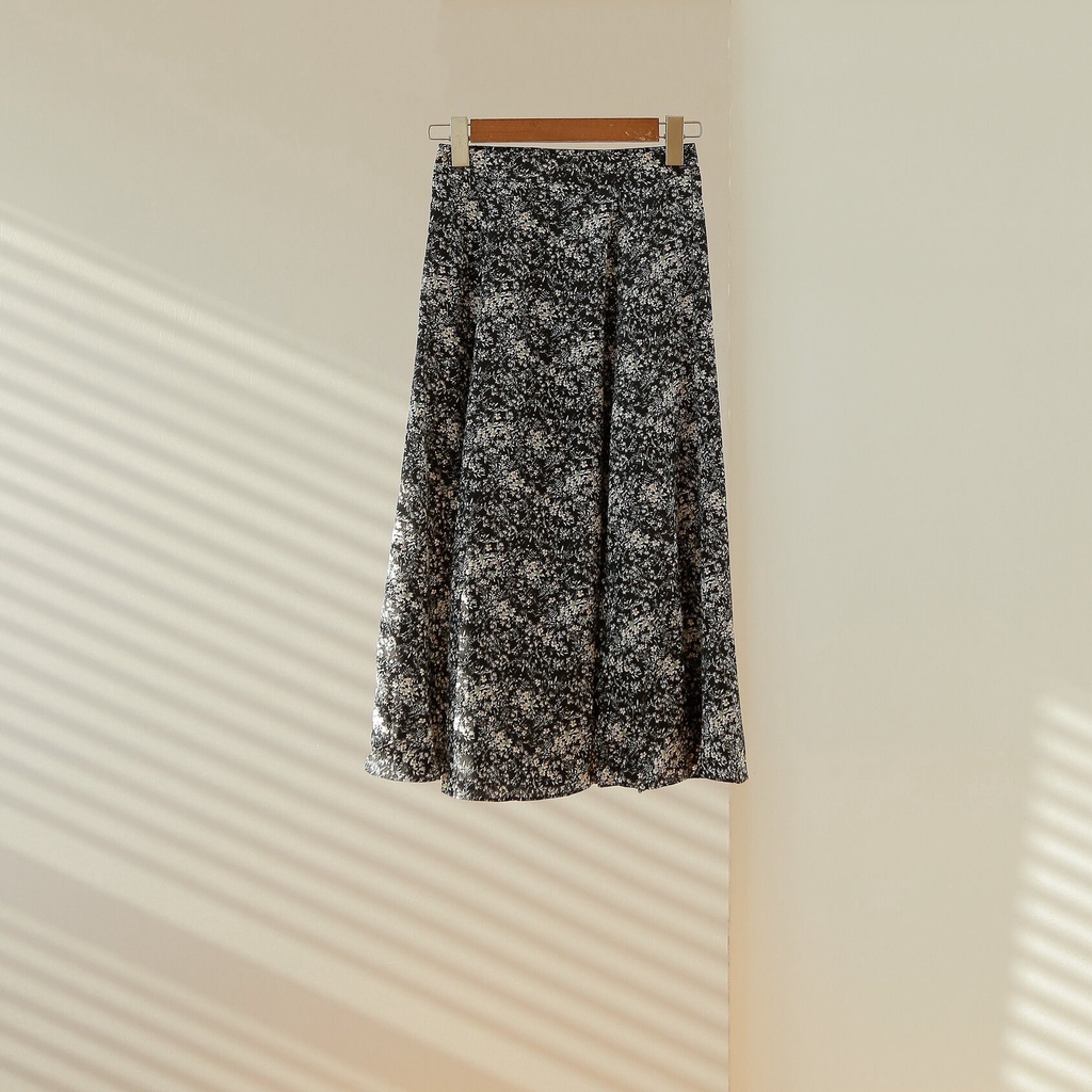 Chân váy nữ MOMOCO dáng dài, chân váy midi họa tiết hoa nhiều màu chất liệu chifon mềm nhẹ M2912 | BigBuy360 - bigbuy360.vn