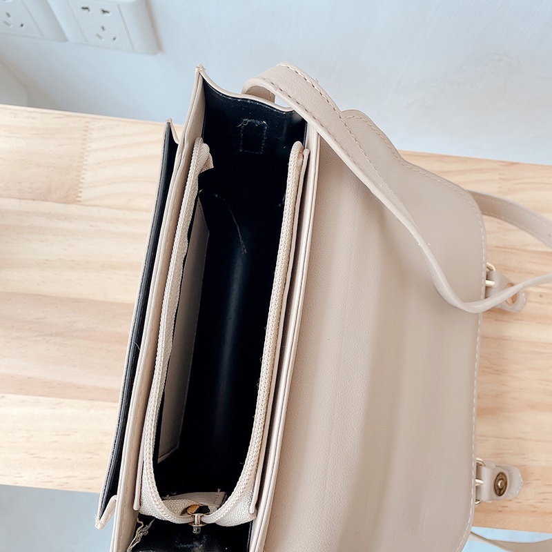 Túi đeo chéo có khóa gài thời trang sành điệu cho nữ