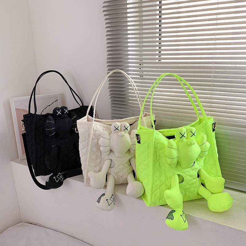 Túi Đeo Chéo Cỡ Lớn Màu Trơn Đính Búp Bê Thời Trang Mùa Thu 2022