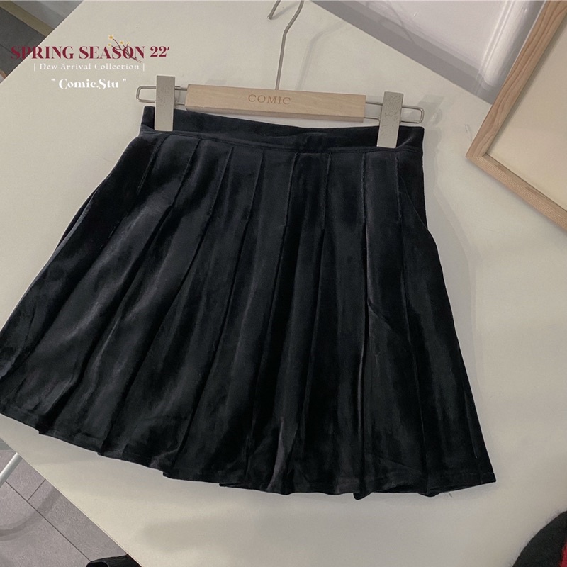 Chân váy xếp ly có lót quần Comic