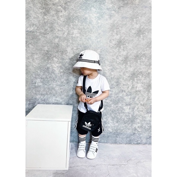 Mũ bucket đen trắng