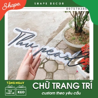 Biển mica dán chữ nổi chụp ảnh sản phẩm
