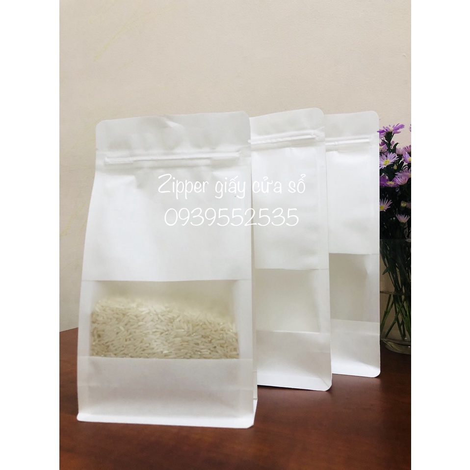 Túi zipper giấy có cửa sổ đáy đứng.