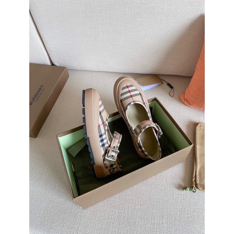 Giày búp bê thời trang nữ Burberry da thật cao cấp, thiết kế quai điệu đà chỉnh thắt được, phía sau giày có chữ BBR.