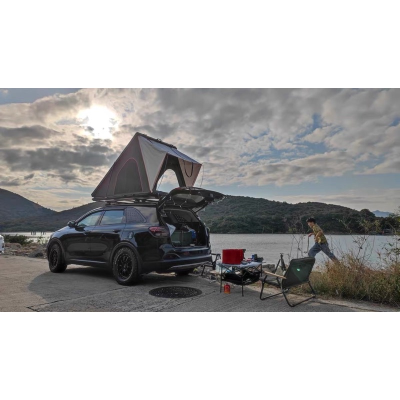 Lều dã ngoại trên nóc xe