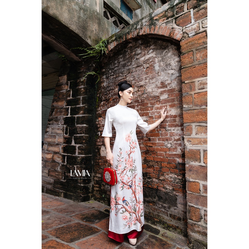 Áo dài truyền thống Lamia Design AD076 màu trắng họa tiết hoa đào Tết