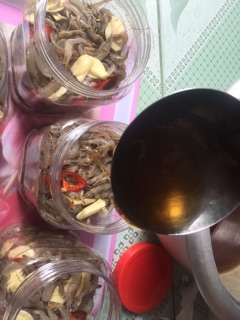 Mắm chua tôm đất nhỏ nhà Làm