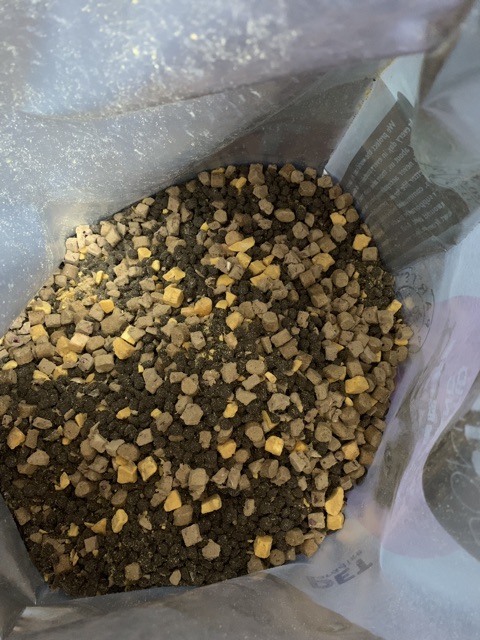 Thức ăn mèo Mister Donut