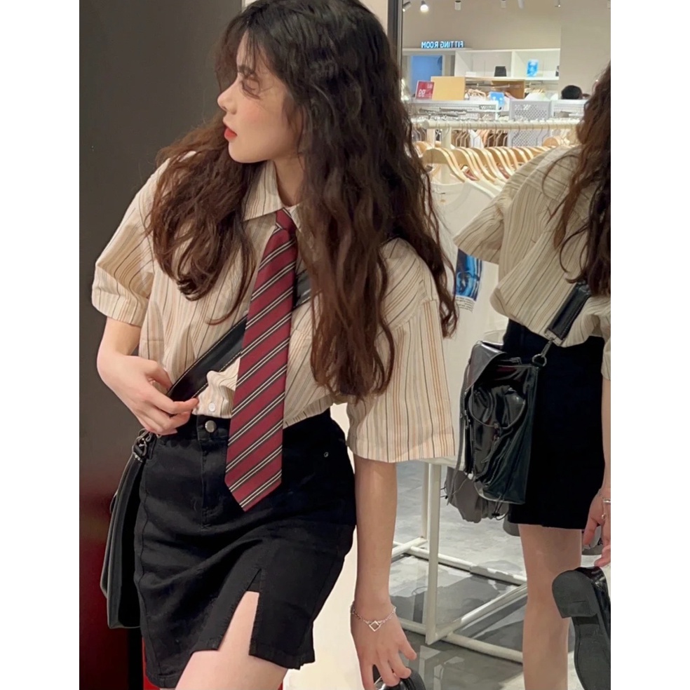 Áo Sơ Mi Tay Ngắn Họa Tiết Sọc Thời Trang Cho Nữ
