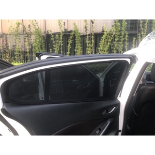Tấm che nắng nam châm theo xe