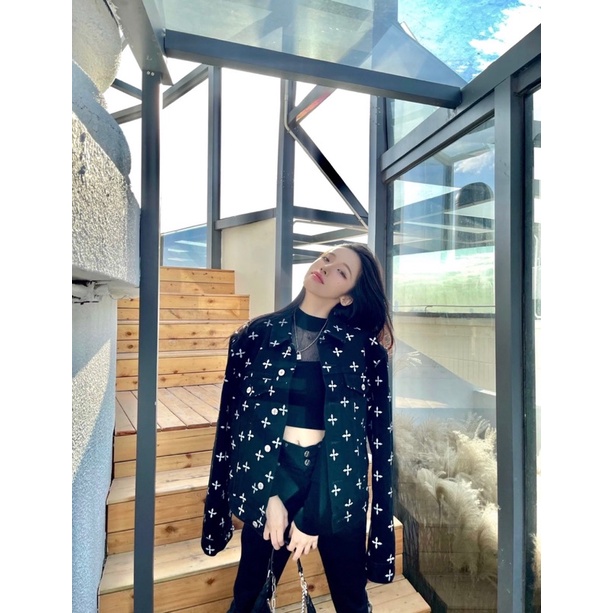 Áo khoác jeans đen hoạ tiết trắng cho nữ thương hiệu SMFK cao cấp