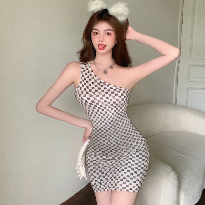 Đầm sát nách ôm dáng hoạ tiết caro gợi cảm quyến rũ