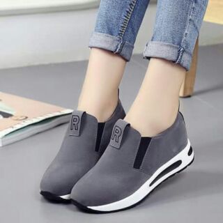 Giày bata không dây.  Dễ  mang va phối hợp được  nhiều trang phục.