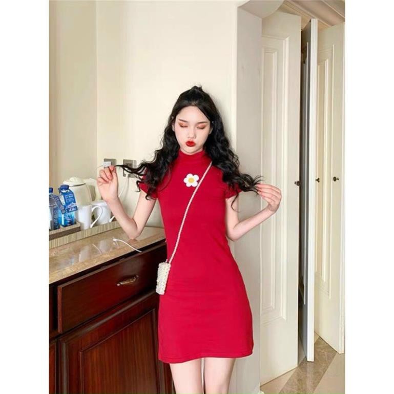 Váy Suông Đỏ, Đầm Thun Cổ Tròn Thêu Họa Tiết Hoa Cúc Hàng Quảng Châu Cao Cấp Trend Năm 2021. | BigBuy360 - bigbuy360.vn