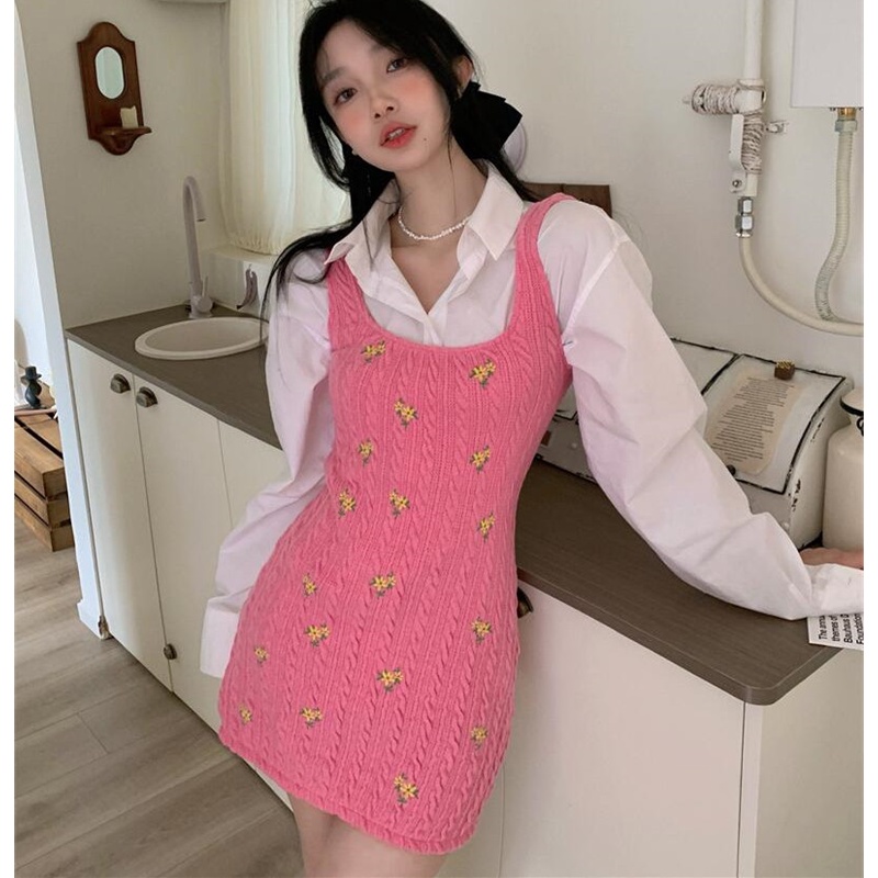 Đầm Dệt Kim Hai Dây Hoạ Tiết Hoa Thêu Thiết Kế Quyến Rũ