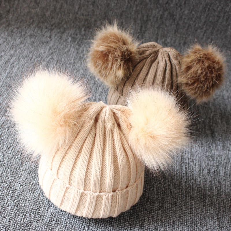 Mũ beanie đính quả bông dễ thương cho bé