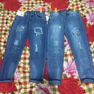 Quần jeans ống rộng